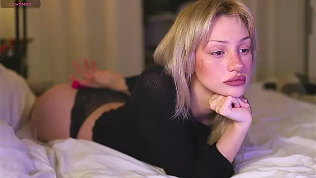 BabeHolly online show from 10-28-25, 01:20