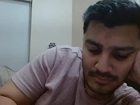 Snapshot of robintoit chatting on 04-21-26, 05:28 robintoit online show from 04-21-26, 05:28