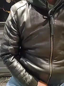 Snapshot of mysticfalls37 chatting on 10-26-25, 08:48 mysticfalls37 online show from 10-26-25, 08:48