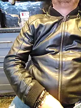 Snapshot of mysticfalls37 chatting on 10-28-25, 03:47 mysticfalls37 online show from 10-28-25, 03:47