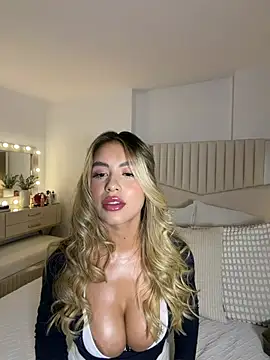 Snapshot of _laura_02 chatting on 05-02-26, 01:43 laura 02 online show from 05-02-26, 01:43