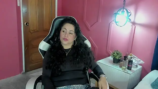 Snapshot of hanny_milf chatting on 05-31-26, 12:23 hanny milf online show from 05-31-26, 12:23