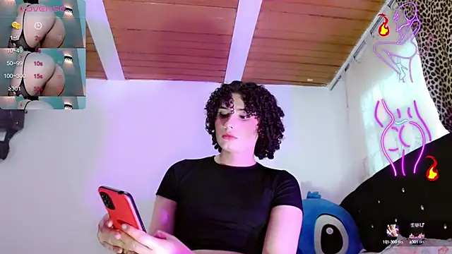 Snapshot of DoveCameron_ chatting on 12-13-24, 10:34 DoveCameron online show from 12-13-24, 10:34