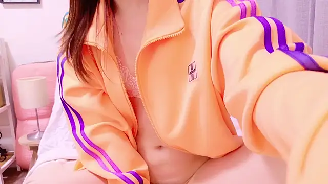 Snapshot of Mii_v_v chatting on 03-09-25, 03:32 Mii v v online show from 03-09-25, 03:32