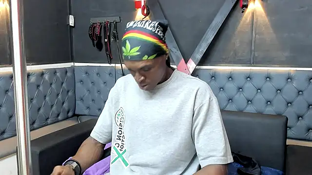 Snapshot of Terrance_z chatting on 12-04-25, 07:11 Terrance z online show from 12-04-25, 07:11