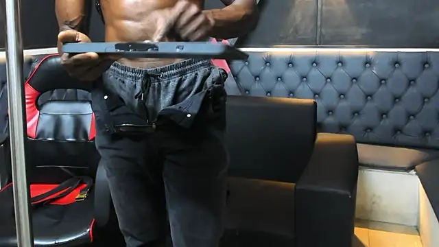 Snapshot of Terrance_z chatting on 12-13-25, 07:53 Terrance z online show from 12-13-25, 07:53