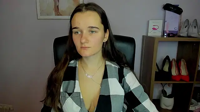 Snapshot of KateDelight chatting on 10-04-25, 06:44 KateDelight online show from 10-04-25, 06:44