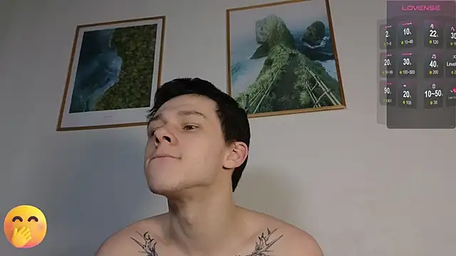 Snapshot of R1mmo__ chatting on 03-19-25, 05:41 R1mmo online show from 03-19-25, 05:41