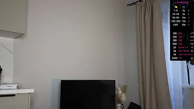 Snapshot of R1mmo__ chatting on 09-12-25, 04:18 R1mmo online show from 09-12-25, 04:18