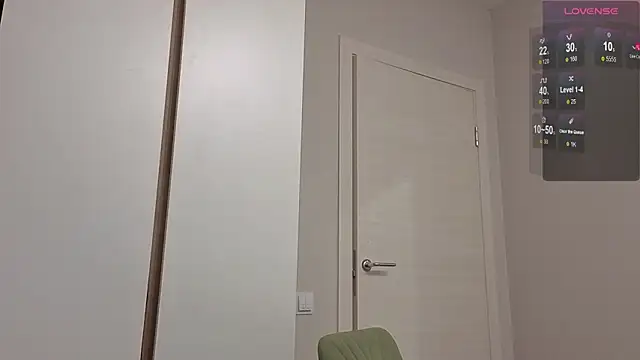 Snapshot of R1mmo__ chatting on 09-16-25, 07:48 R1mmo online show from 09-16-25, 07:48