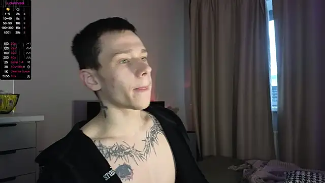 Snapshot of R1mmo__ chatting on 10-28-25, 11:36 R1mmo online show from 10-28-25, 11:36