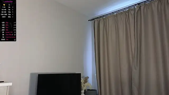 Snapshot of R1mmo__ chatting on 10-29-25, 08:38 R1mmo online show from 10-29-25, 08:38