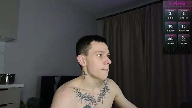 Snapshot of R1mmo__ chatting on 12-14-25, 04:29 R1mmo online show from 12-14-25, 04:29