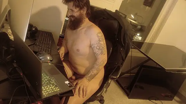 Snapshot of Armyexhibitionistvet chatting on 12-18-25, 01:33 Armyexhibitionistvet online show from 12-18-25, 01:33