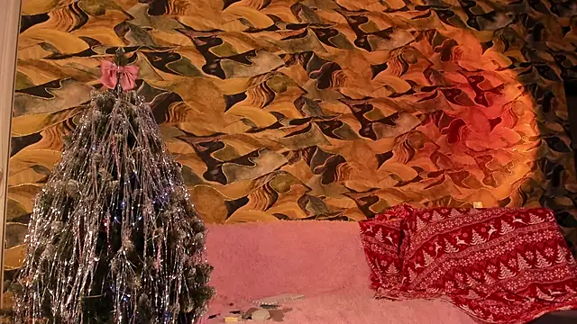 Snapshot of CrystalRey chatting on 12-13-24, 04:11 CrystalRey online show from 12-13-24, 04:11