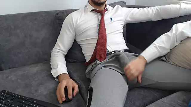 Snapshot of Naughtb0y chatting on 07-10-26, 10:40 Naughtb0y online show from 07-10-26, 10:40
