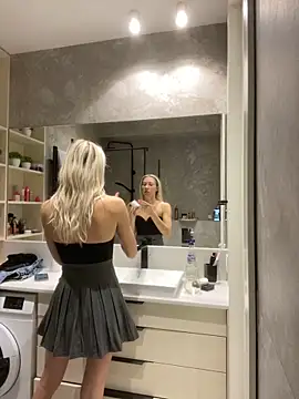 Snapshot of LuisaBecker chatting on 12-08-24, 09:13 LuisaBecker online show from 12-08-24, 09:13