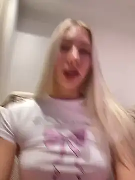 Snapshot of LuisaBecker chatting on 12-12-24, 05:48 LuisaBecker online show from 12-12-24, 05:48