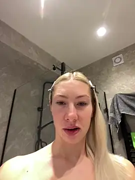 Snapshot of LuisaBecker chatting on 01-01-25, 09:07 LuisaBecker online show from 01-01-25, 09:07