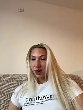 Snapshot of LuisaBecker chatting on 01-13-25, 01:17 LuisaBecker online show from 01-13-25, 01:17