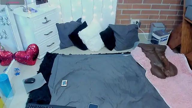 Snapshot of merida_blue_ chatting on 01-15-25, 07:26 merida blue online show from 01-15-25, 07:26