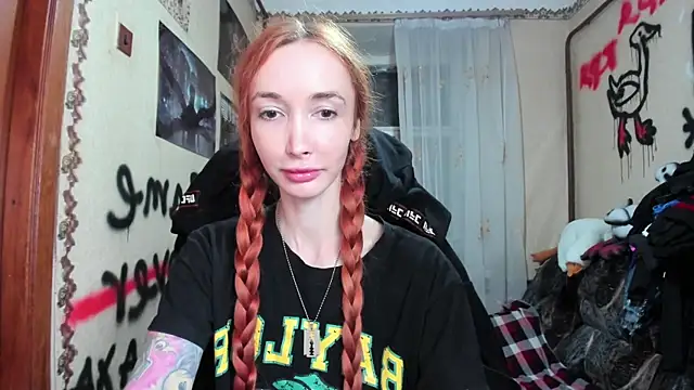 Roxy Silver online show from 10-13-25, 04:51