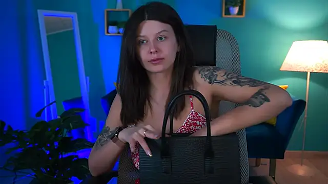 Snapshot of NicoleMun chatting on 02-18-25, 12:17 NicoleMun online show from 02-18-25, 12:17