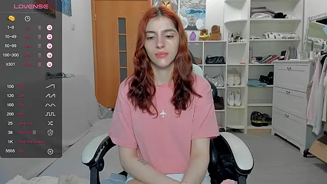 Snapshot of broosnica1 chatting on 06-25-26, 05:12 broosnica1 online show from 06-25-26, 05:12