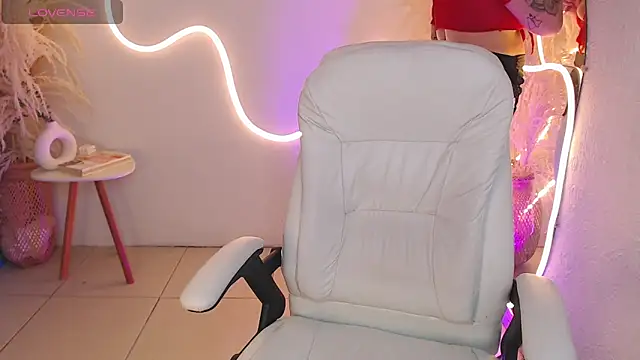 ViolettaHotLatin  online show from 09-20-25, 12:39