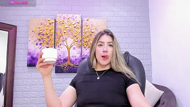  AlejaCruz  online show from 04-07-26, 07:36