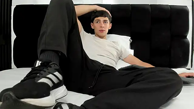 Adam Clay21 online show from 03-22-25, 08:04