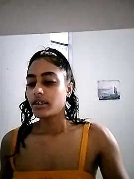 Snapshot of cleopatra-phaedra chatting on 10-31-25, 04:30 cleopatra-phaedra online show from 10-31-25, 04:30