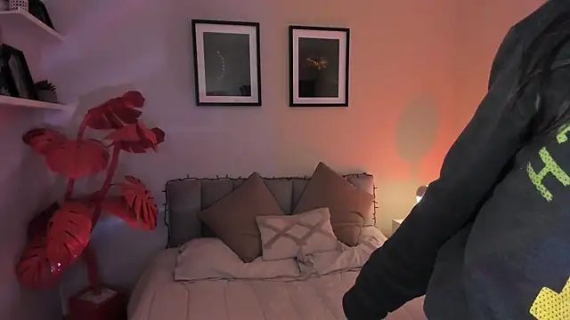 Violetta Nur online show from 02-11-26, 09:09