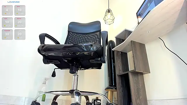 Snapshot of victoria_Christie chatting on 09-17-25, 10:17 victoria Christie online show from 09-17-25, 10:17