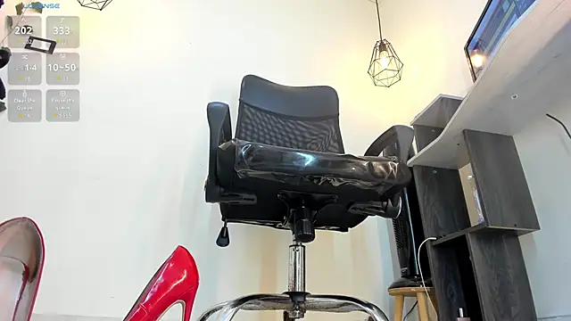 Snapshot of victoria_Christie chatting on 10-05-25, 10:24 victoria Christie online show from 10-05-25, 10:24