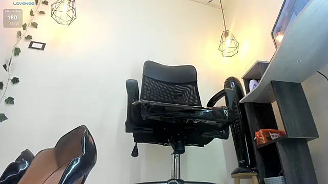 Snapshot of victoria_Christie chatting on 11-27-25, 10:17 victoria Christie online show from 11-27-25, 10:17