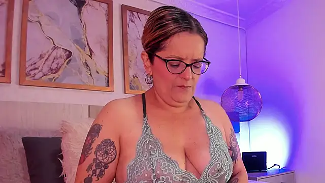 ValeryHart1 online show from 03-06-25, 12:19