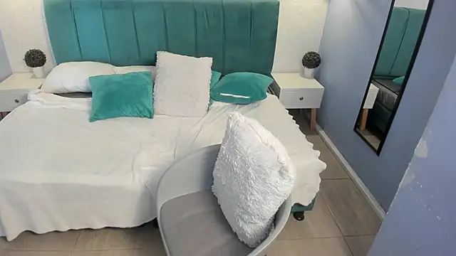 tiffani  love online show from 02-13-25, 12:00