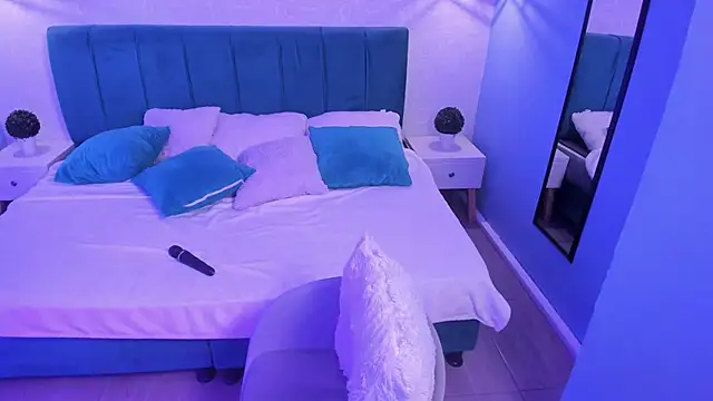 tiffani  love online show from 02-13-25, 03:03