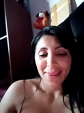 tiffani  love online show from 10-20-25, 10:21