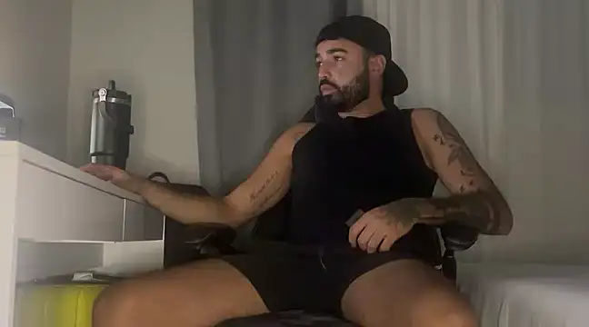 Snapshot of MiloCtc chatting on 02-12-25, 03:07 MiloCtc online show from 02-12-25, 03:07