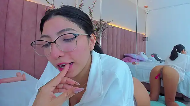 Snapshot of MarianaBranzz chatting on 02-10-25, 07:17 MarianaBranzz online show from 02-10-25, 07:17