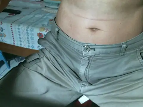 Snapshot of triangle0623 chatting on 10-10-25, 10:03 triangle0623 online show from 10-10-25, 10:03