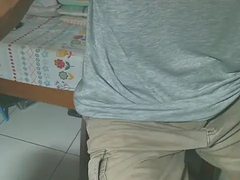 Snapshot of triangle0623 chatting on 10-27-25, 09:24 triangle0623 online show from 10-27-25, 09:24