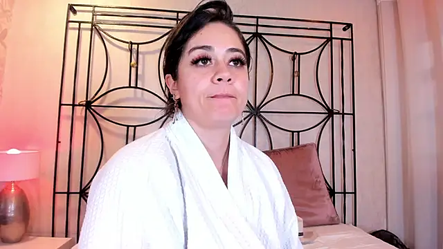 nahomi sweett online show from 03-22-25, 05:52