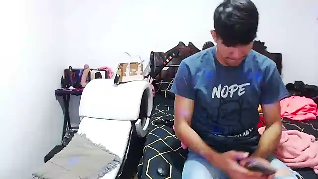 Snapshot of Candy-love87 chatting on 01-08-25, 02:46 Candy-love87 online show from 01-08-25, 02:46