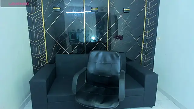 Snapshot of Hottwinkguys chatting on 02-21-25, 11:01 Hottwinkguys online show from 02-21-25, 11:01