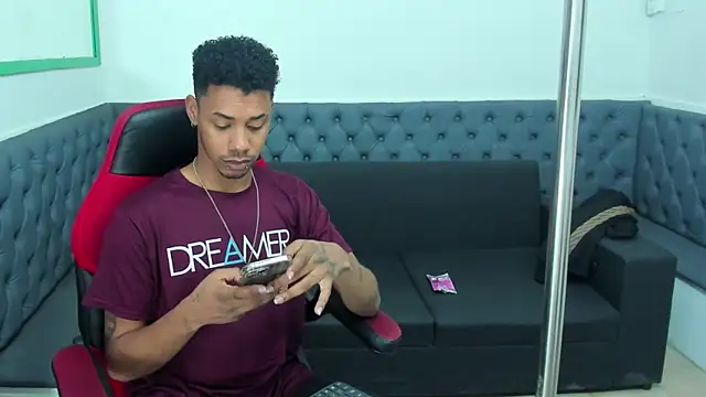 Snapshot of Hottwinkguys chatting on 03-19-25, 01:40 Hottwinkguys online show from 03-19-25, 01:40