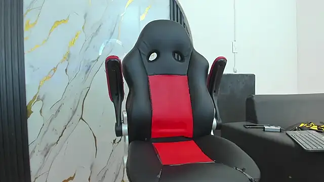 Snapshot of Hottwinkguys chatting on 10-15-25, 11:49 Hottwinkguys online show from 10-15-25, 11:49