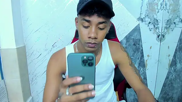 Snapshot of Hottwinkguys chatting on 11-13-25, 10:41 Hottwinkguys online show from 11-13-25, 10:41